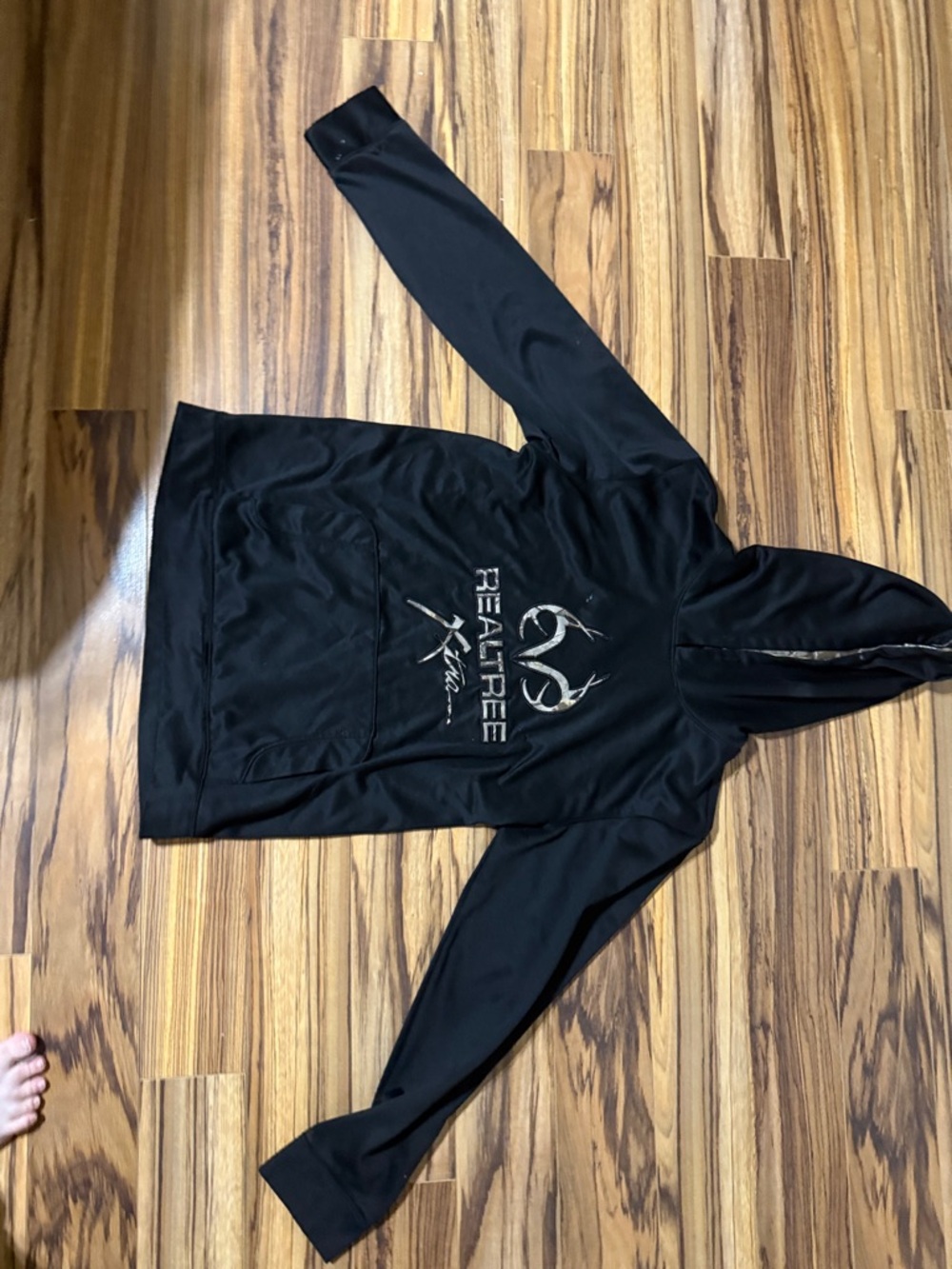 Realtree Black Hooded Sweatshirt with Subtle Logo - Picture 2 of 16